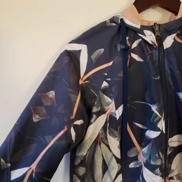 Two sided  Windbreaker with a floral pattern - Picture 2 of 8